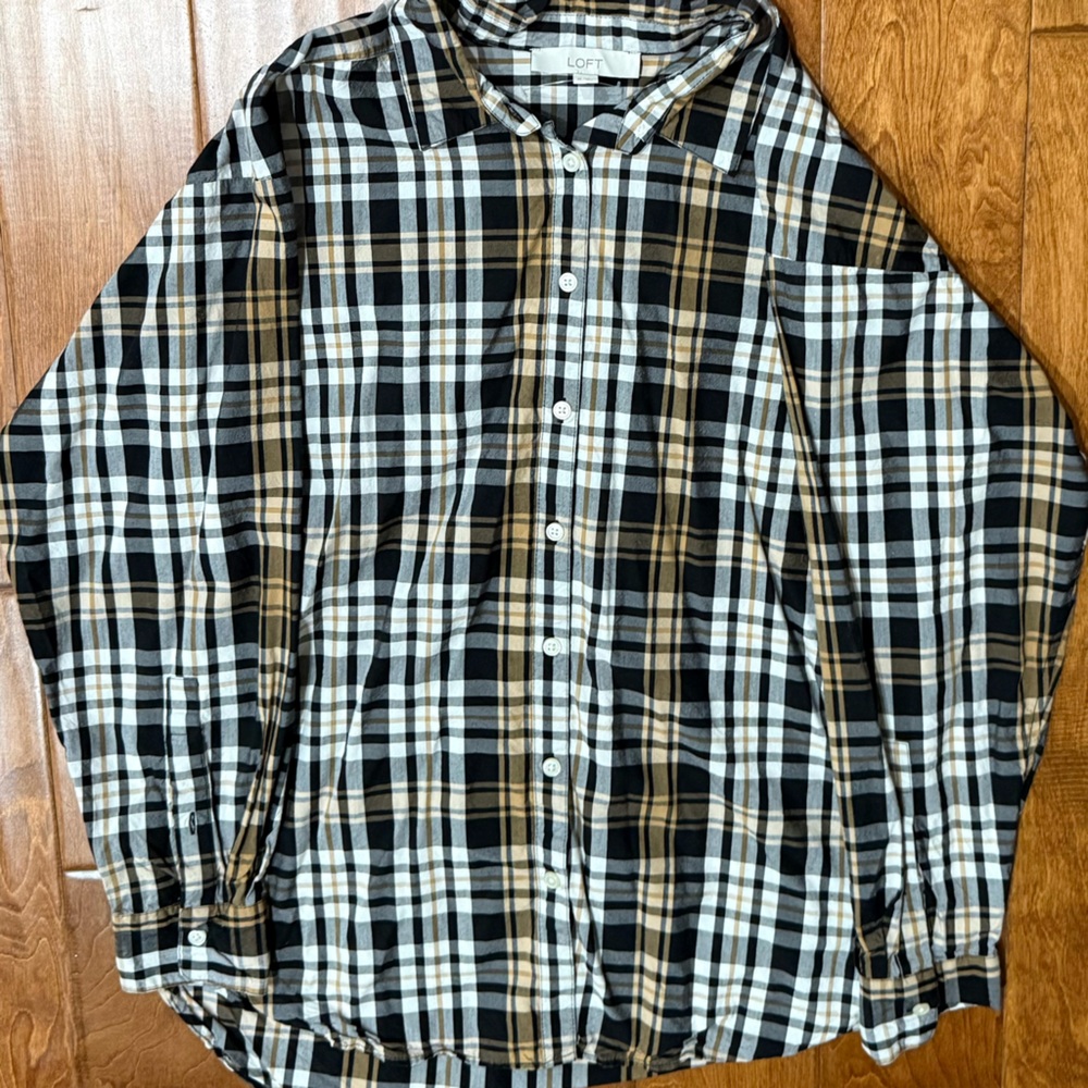 Size Medium LOFT black and gold button down shirt